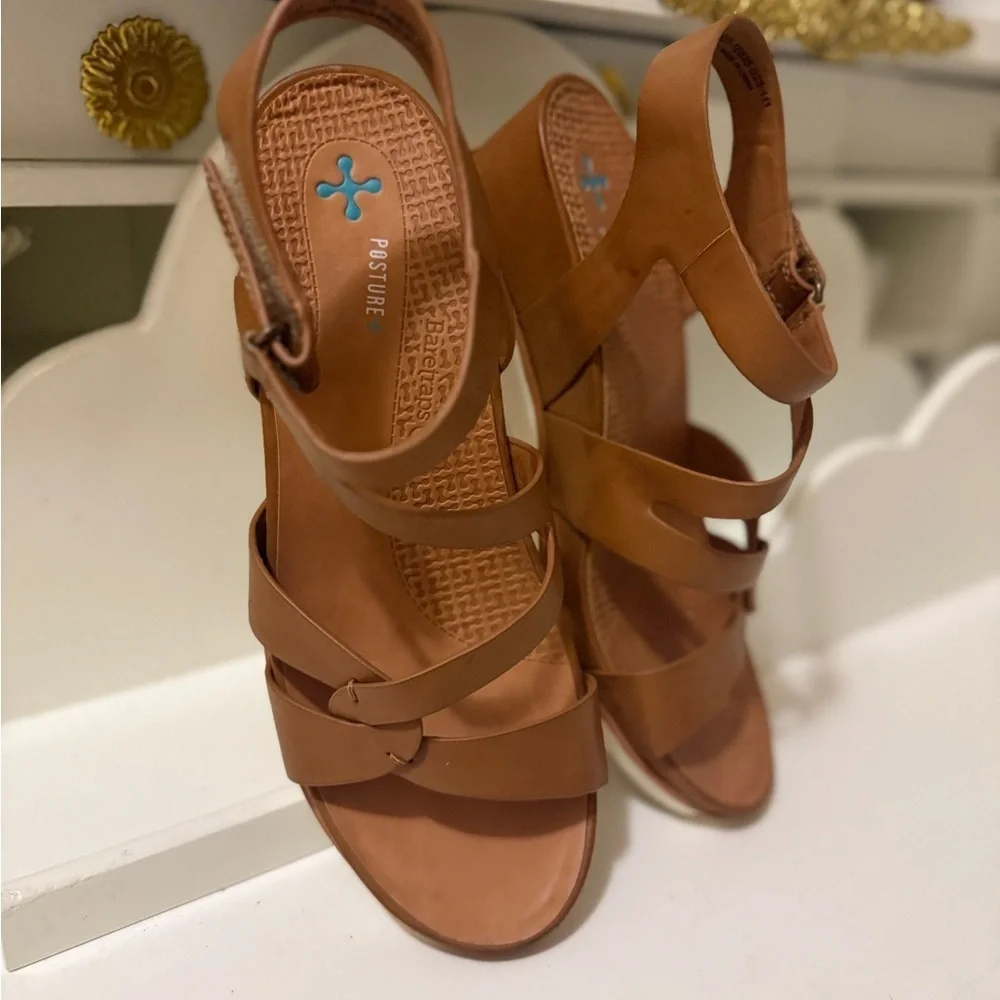 Posture Women's Brown Wedge Sandals are soft and cozy. In excellent  conditions_3